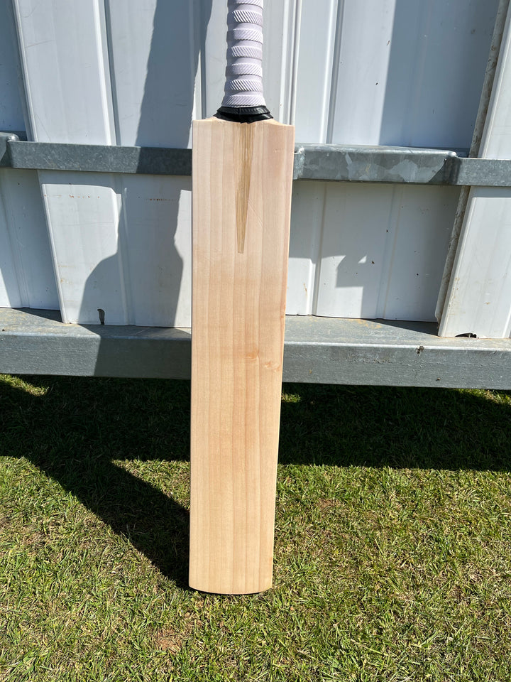 Cricket Pavilion Pro Edition Cricket Bat